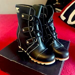 Sorel like new boots, worn once